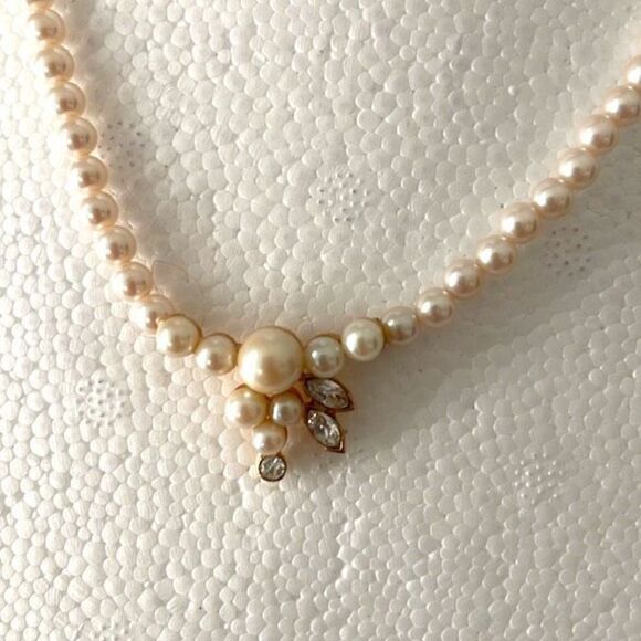 Womens Faux Pearl Single Strand Gold-Tone Rhinestone Pendant Necklace White OS - Picture 2 of 5